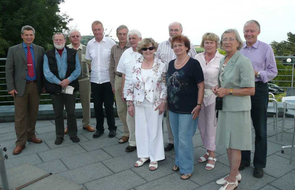 Die Gruppe der westfälischen BRH-Aktivisten zusammen mit ihrem Psychologielehrer Peter M. Jung (li)