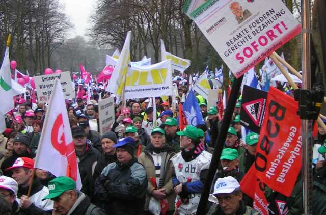 Beschäftigte protestieren